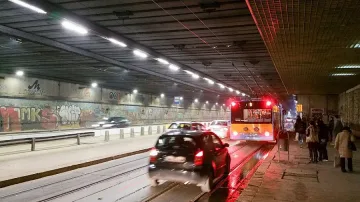 Камион блокира тролейбусите в София