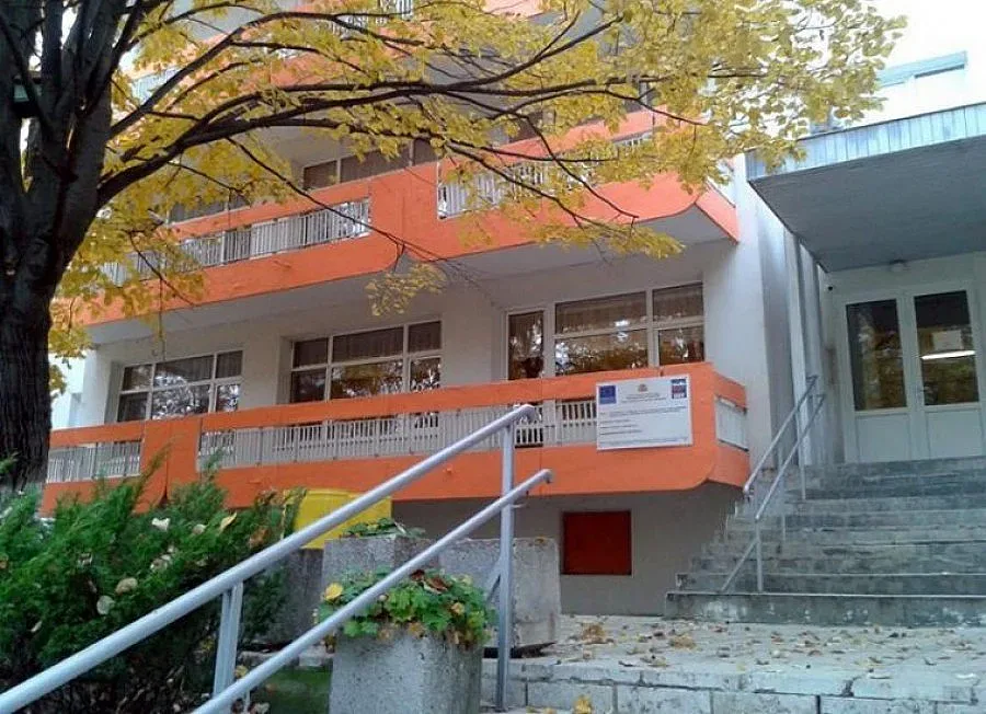 Три лелки го отнасят за децата във Варна