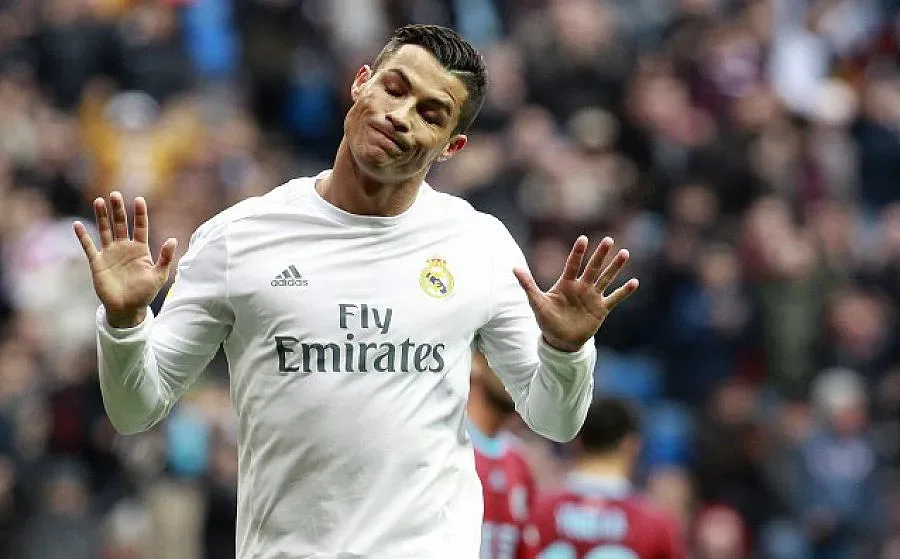 Роналдо и Анджелина Джоли стават бежанци