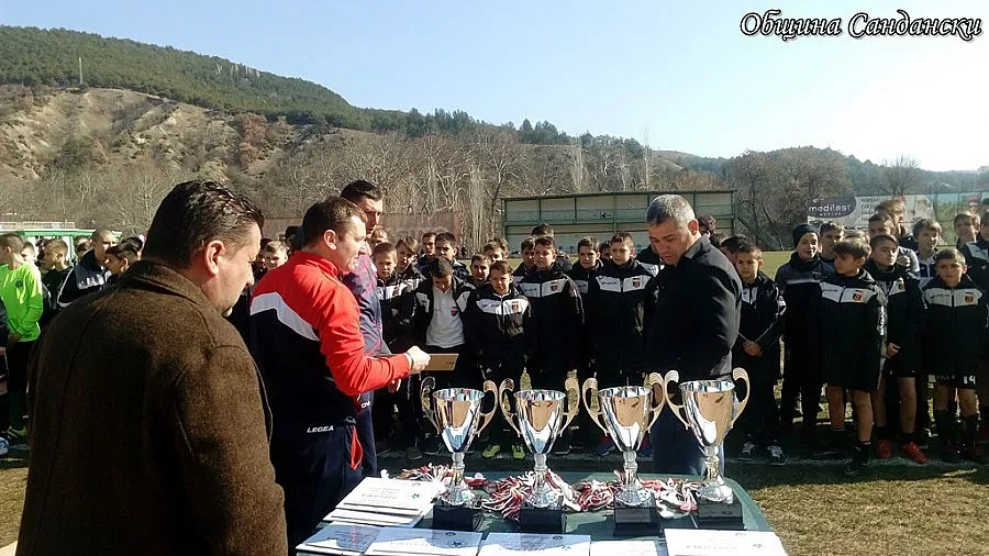 Над 2000 деца играха на футболен турнир в Сандански