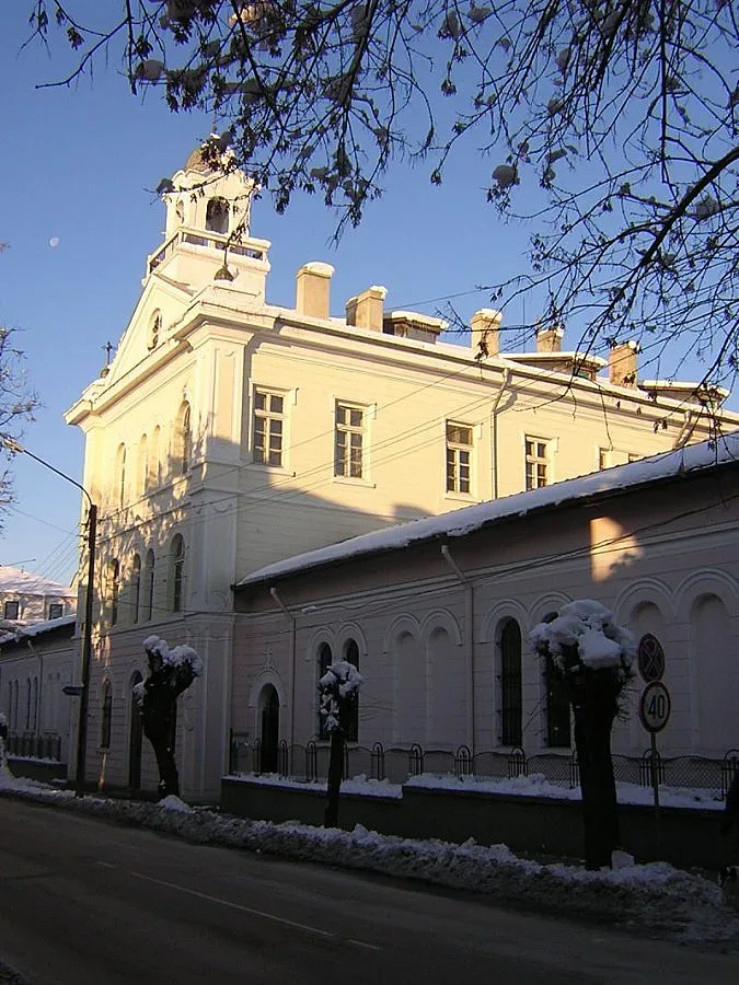 Пламна покривът на детски комплекс в Ямбол