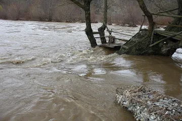 Търсят 600 000 за дига на Струма