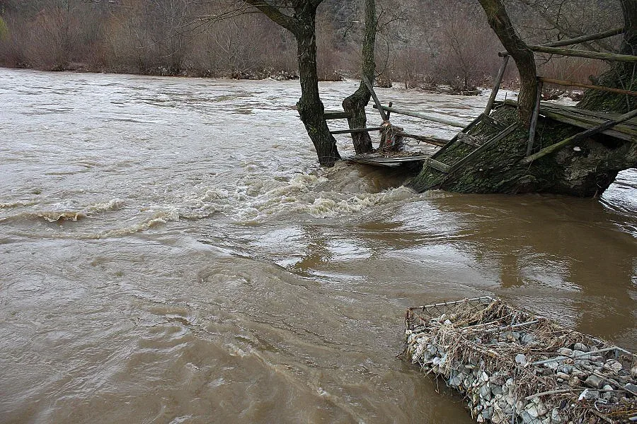 Търсят 600 000 за дига на Струма