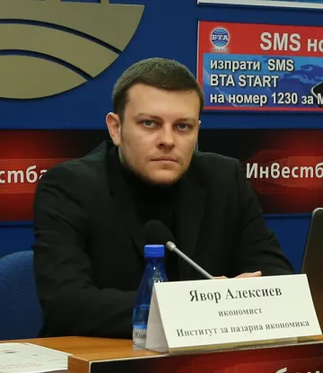 Расте ножицата в заплатите