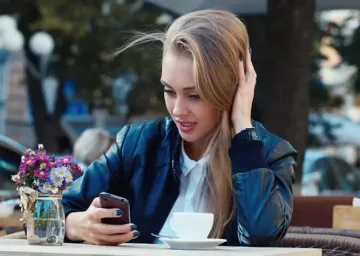 Азбуката е виновна за скъпите смс