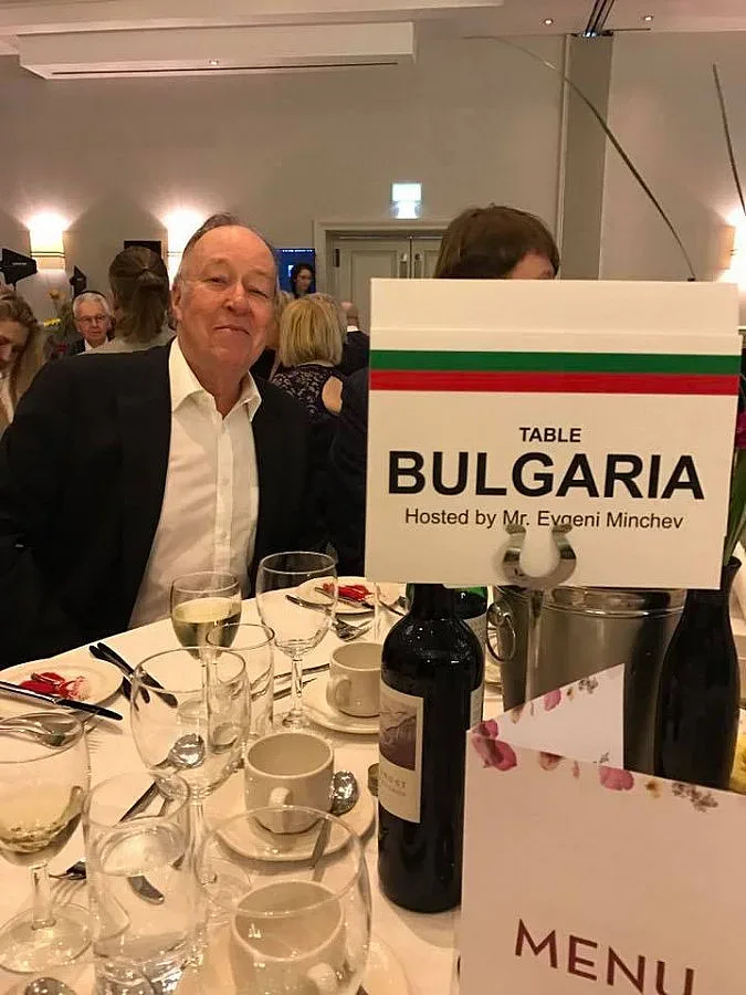 UK звезди с мартеници на маса "България"