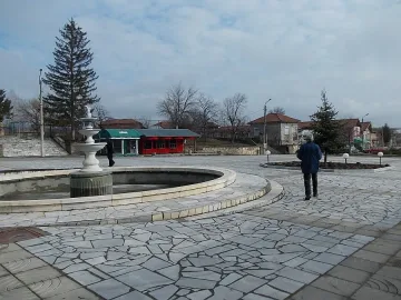 Гаф с предизборни плакати в с. Градница