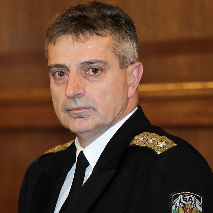 Армията на червено с 5600 души