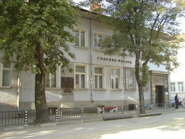 Майката садист остава в ареста