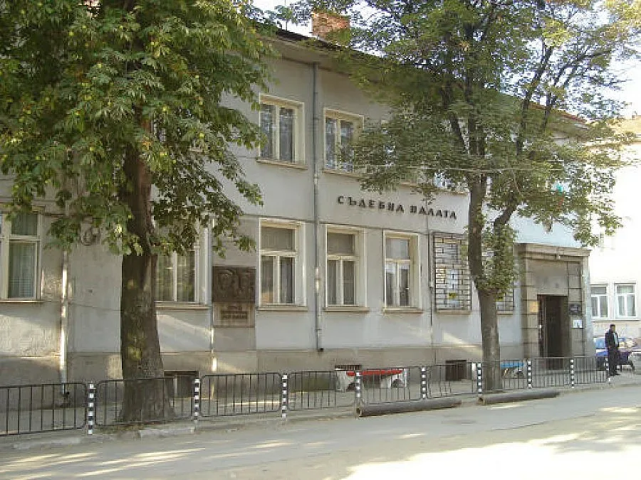 Майката садист остава в ареста