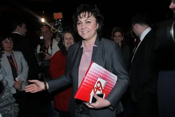 Нинова: Спокойна съм за позицията на известните лица в листите