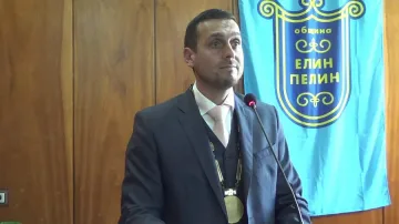 Кметът на Елин Пелин изгони семейство бежанци