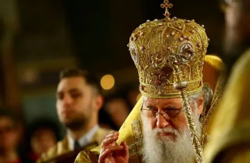 Стотици миряни се молят пред мощите на Свети Лука