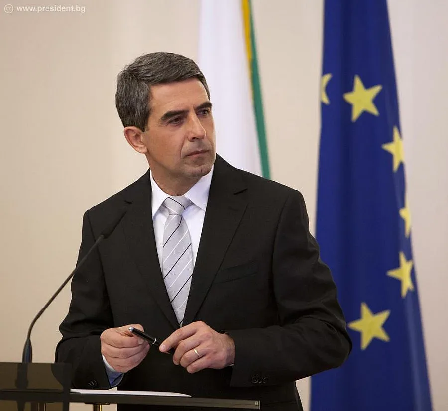 Плевнелиев: Спират ме постоянно заради колата