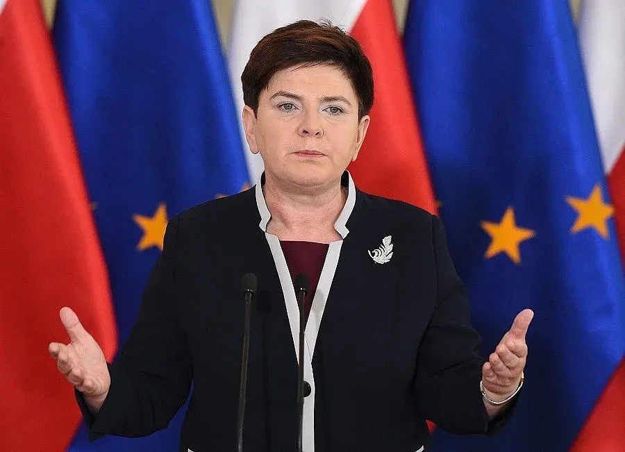 Полският премиер пострада в катастрофа