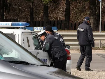 Хванаха пиян полицай зад волана