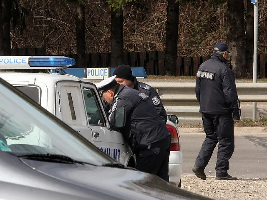 Хванаха пиян полицай зад волана