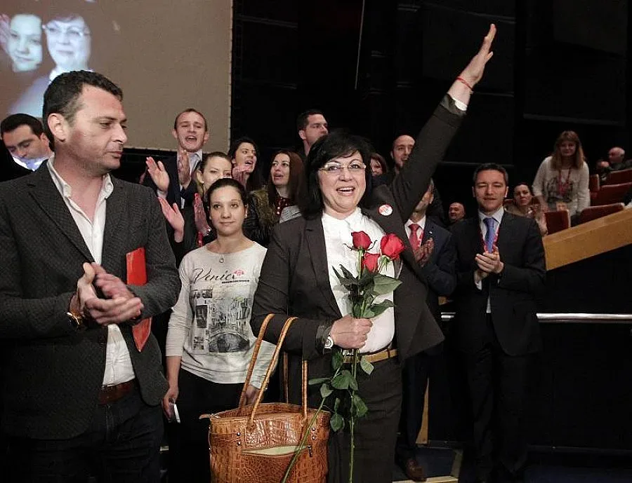 Нинова и Ламбо водят в София, Търновалийски - в Пловдив