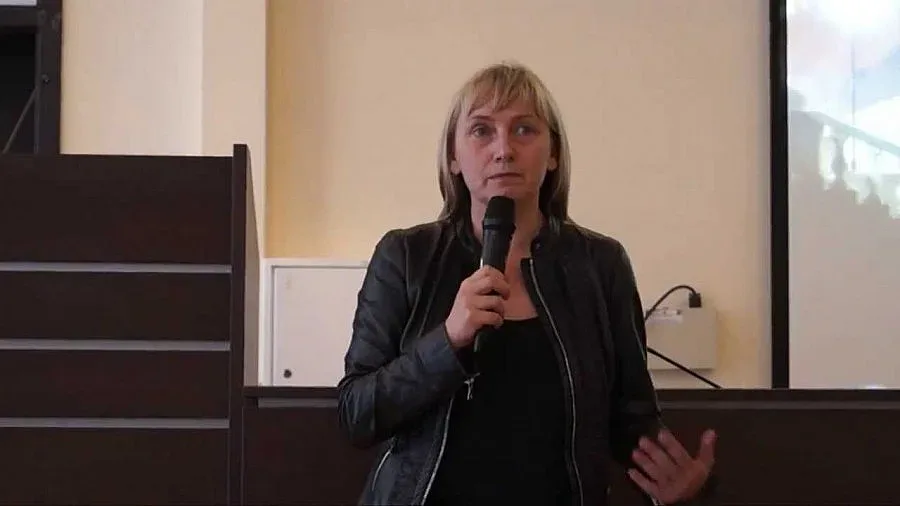 Извънредно! Радев освободи Елена Йончева