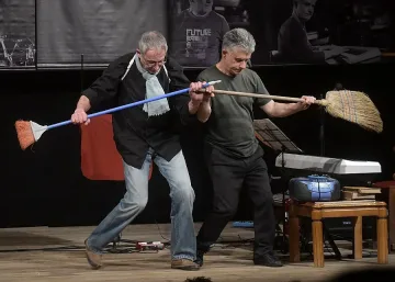 Рашко игра, пя, свири и танцува за 70