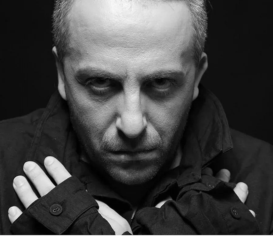 Черното пиле кълве лошите мисли на Мариус