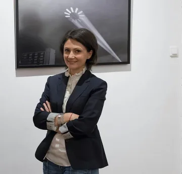 Кармен Ускату:  Румънските политици крадат от бъдещето ни