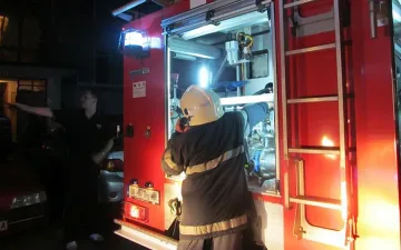 Горящ камион подпали къща