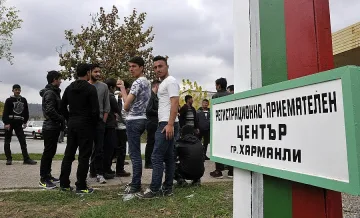 ЕК бистри санкции заради бежанците