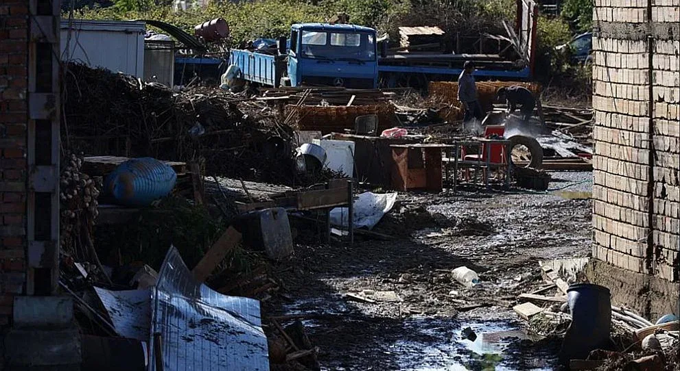 Кризисна ситуация в един град, евакуират хора