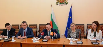 Министър Алексиев: БДЖ е в критично състояние