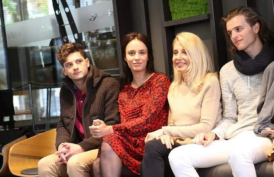 Ученици на Ламбо, футболист и световна танцьорка в "12А"