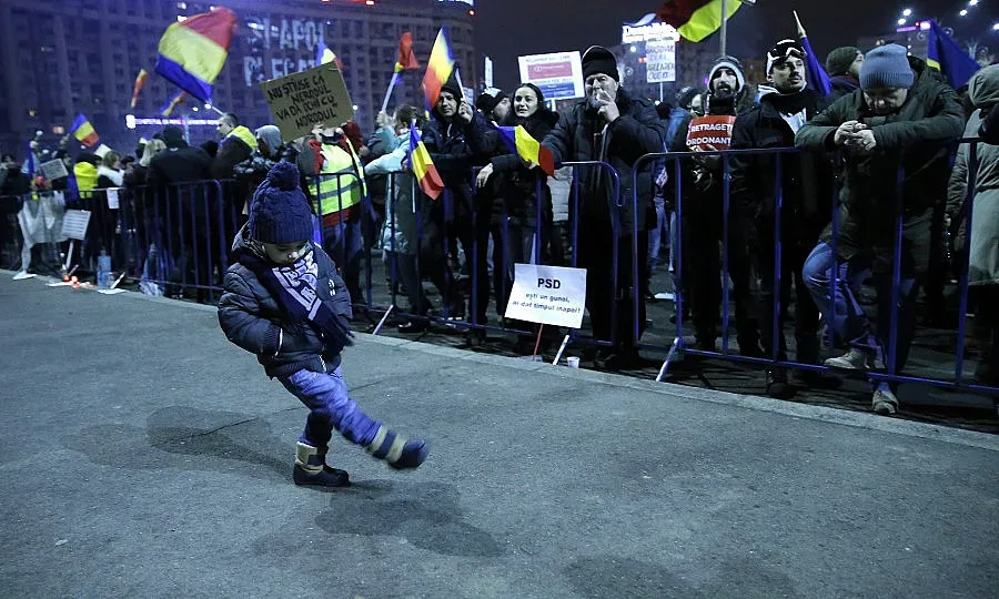 Отмениха скандалният закон в Румъния
