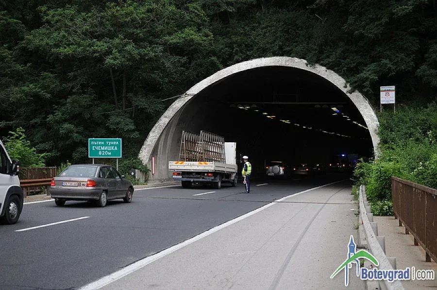 Лампа уби жена в тунела "Ечемишка"