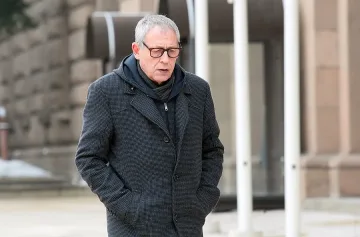 Рашко Младенов покани министрите на театър