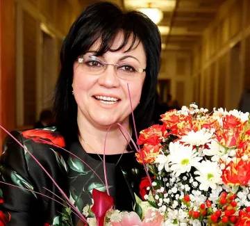 Конгресът на БСП започва с политически доклад на Корнелия Нинова