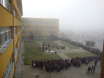 Първолаци редят пъзел  с портрета на Апостола