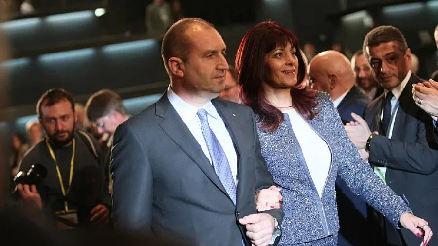 Радев заминава за Германия, води и първата дама