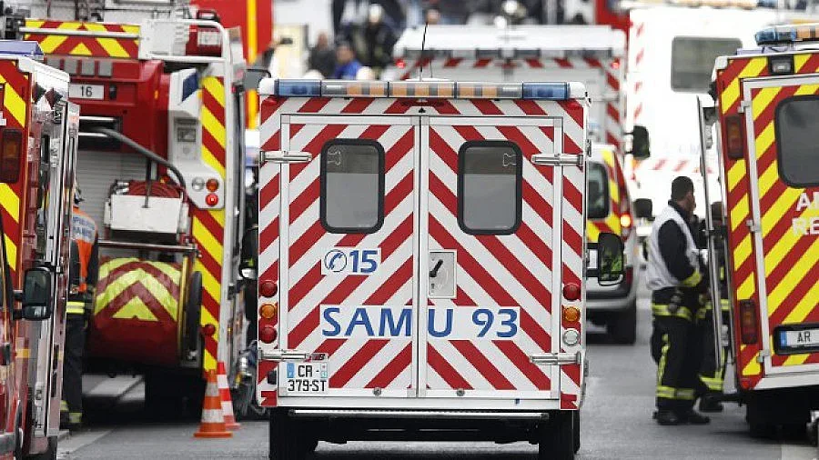 Петима ранени при две експлозии в парижко предградие