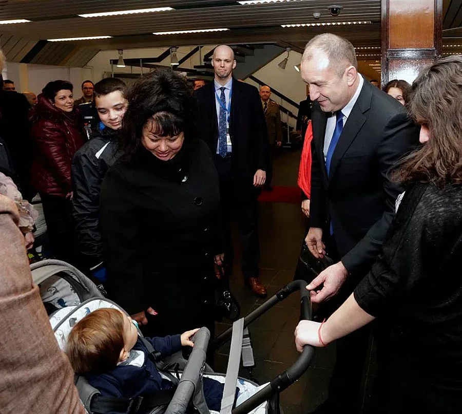 Радев се срещна с родните военни в Брюксел