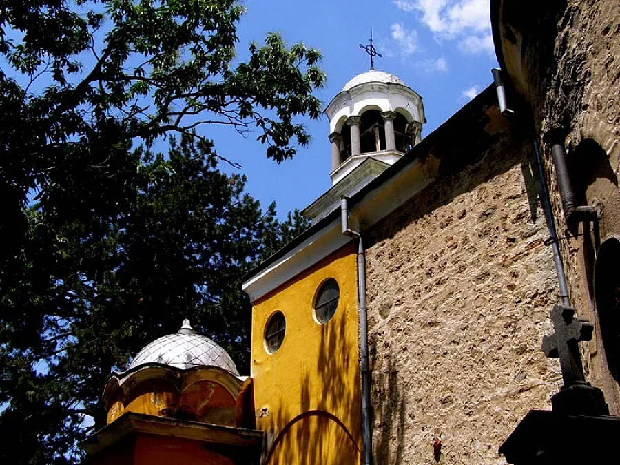 Монахини събирали дарения от Русия до Австрия за Казанлъшкия манастир