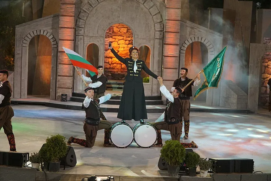 „Пирин фолк" търси певци за юбилейно издание