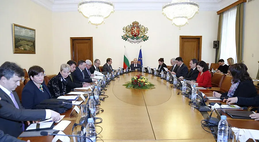 Министърът на отбраната поема изборите