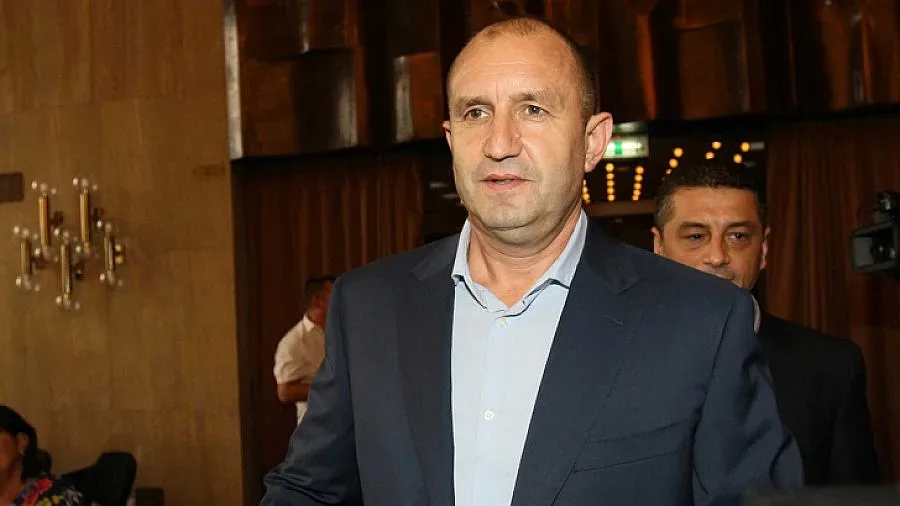 Радев с първа официална визита зад граница