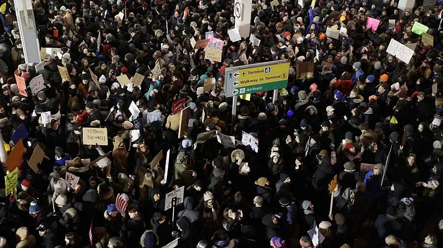 Съдия спря ограниченията на Тръмп за влизане в САЩ