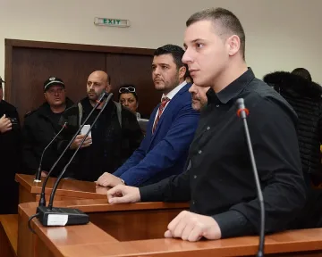 Убиец на трима се прибира у дома