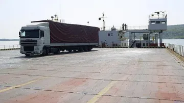 Фериботът Оряхово–Бекет възобновява работата си