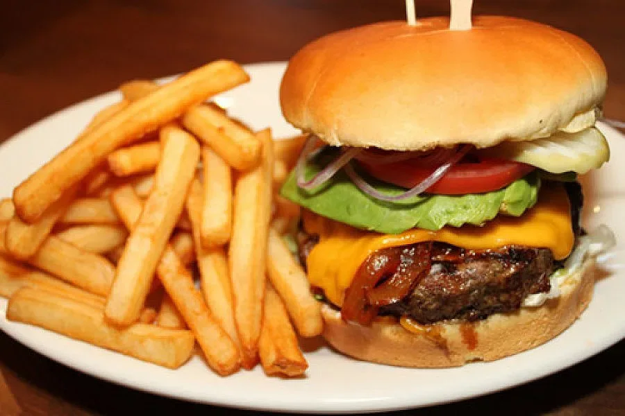 Проверяват храната в Перник