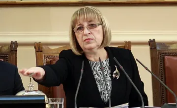 Цачева удари последния парламентарен звънец