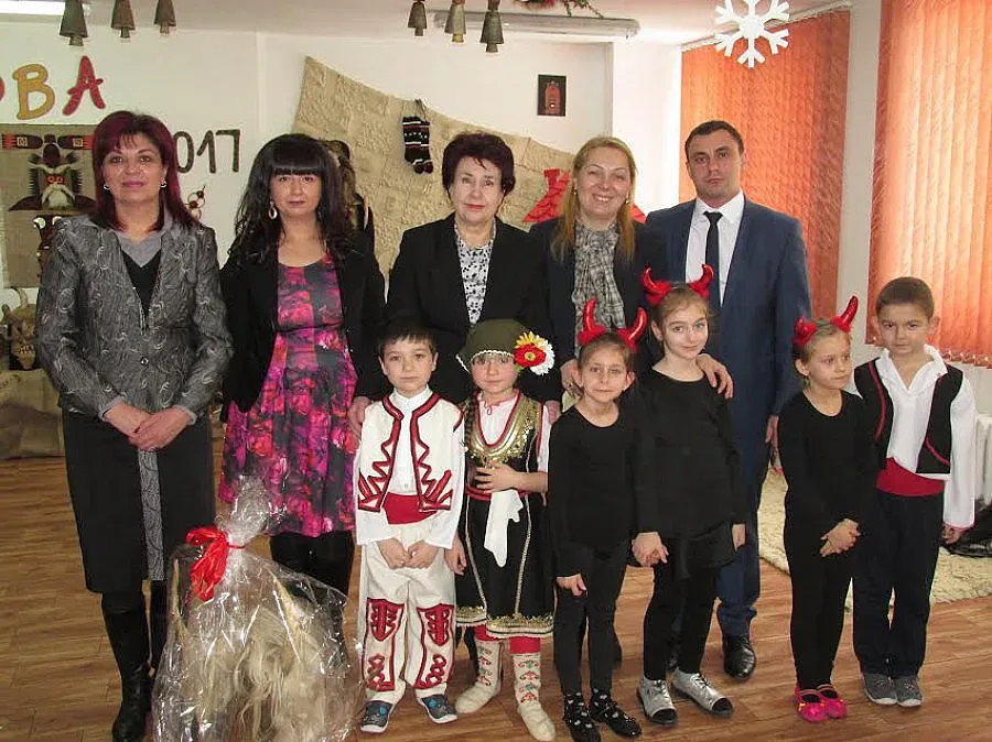 Сурва тръгна от детските градини