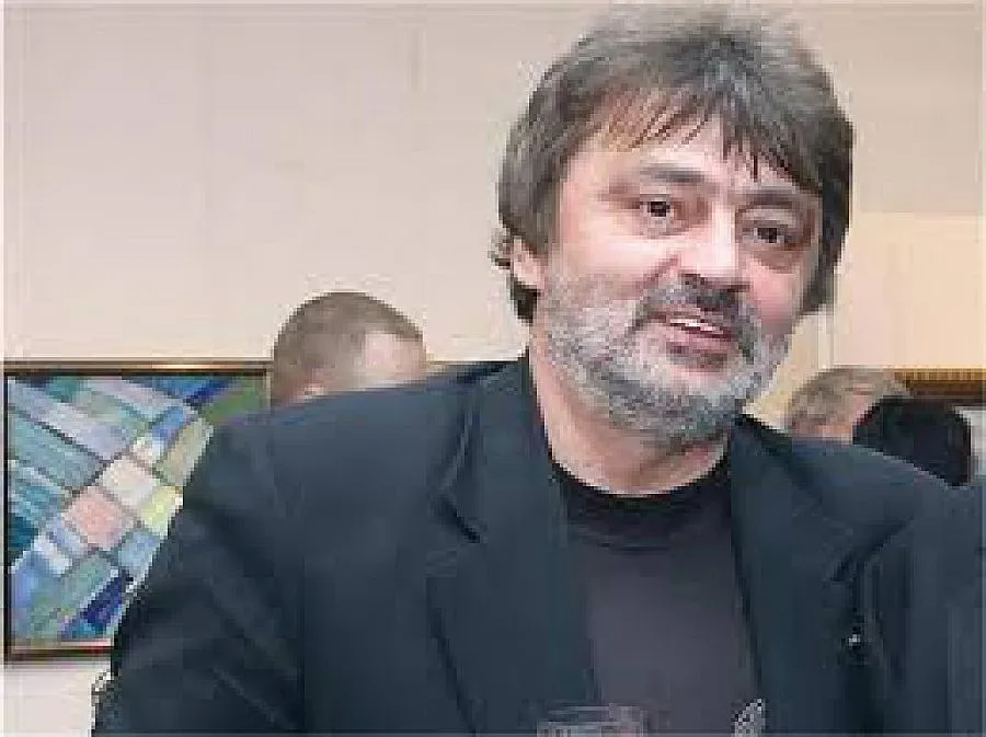 Радев уцели ваксата с кабинета